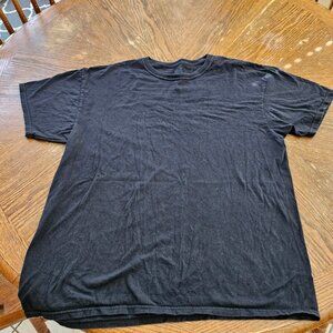 2 Fruit of the Loom T-Shirts Black and Dark Blue - Large